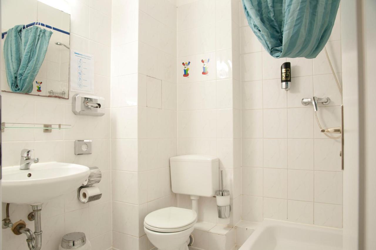 Happy Hotel Berlin Bagian luar foto