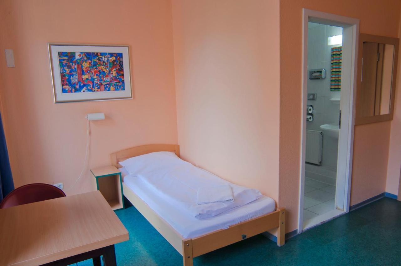 Happy Hotel Berlin Bagian luar foto
