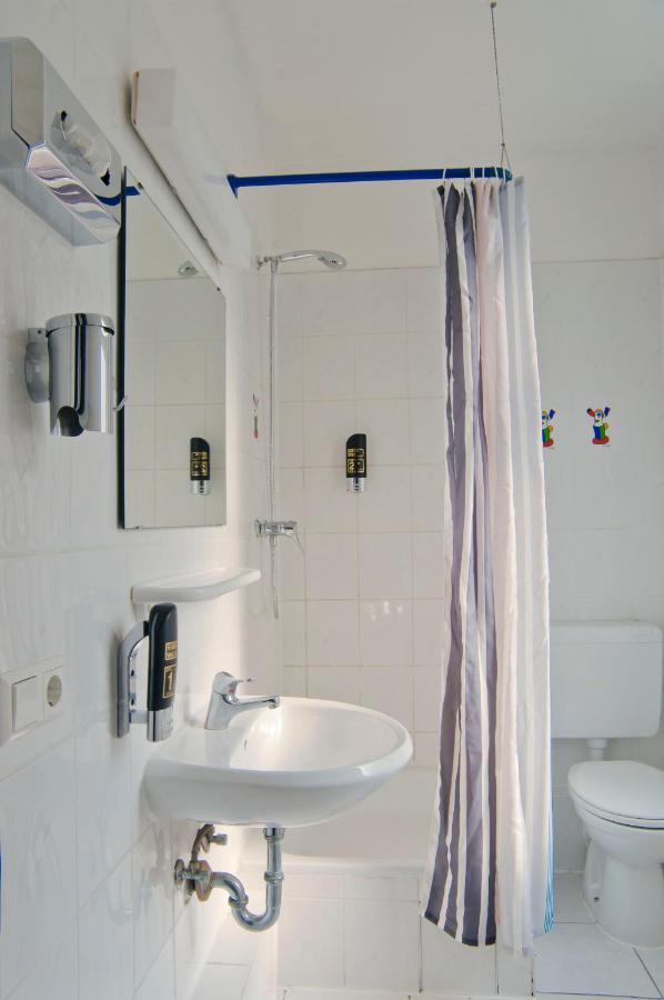 Happy Hotel Berlin Bagian luar foto