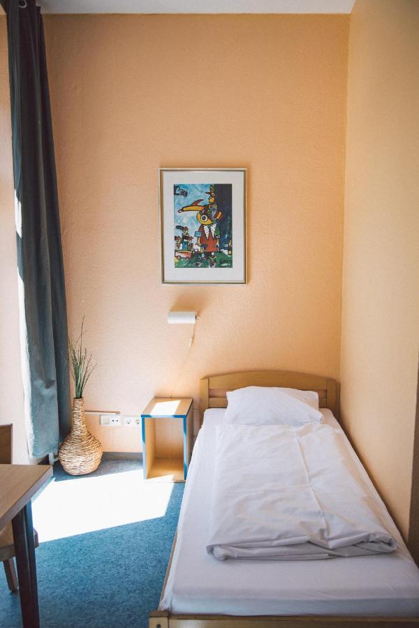 Happy Hotel Berlin Bagian luar foto