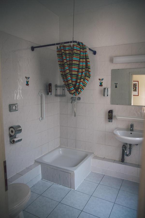 Happy Hotel Berlin Bagian luar foto